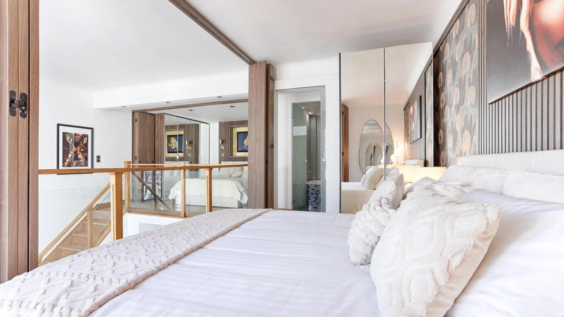 Appartement Duplex A Deux Pas Des Champs Elysee Paris