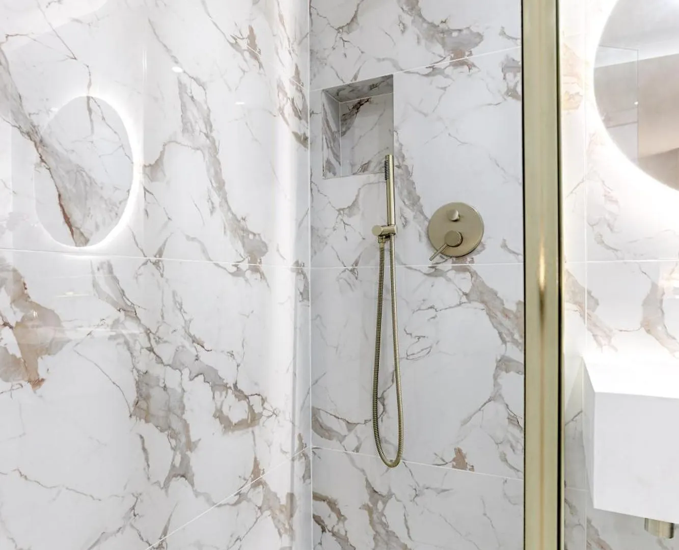 Duplex A Deux Pas Des Champs Elysee Paris