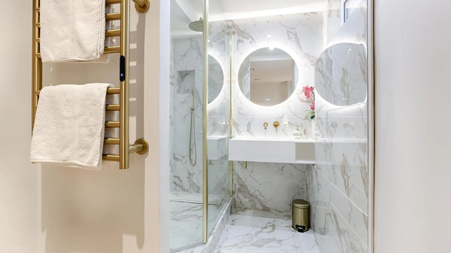 Appartement Duplex A Deux Pas Des Champs Elysee Paris