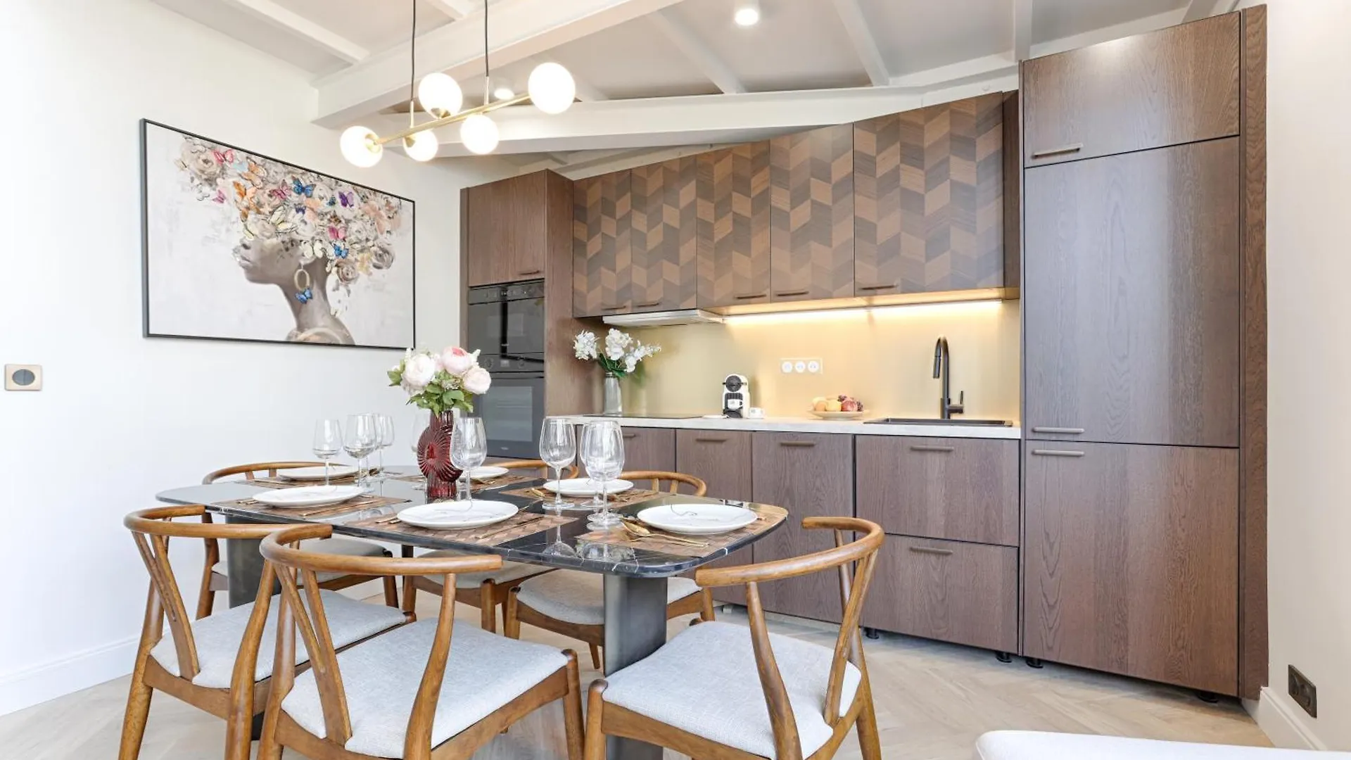Appartement Duplex A Deux Pas Des Champs Elysee Paris
