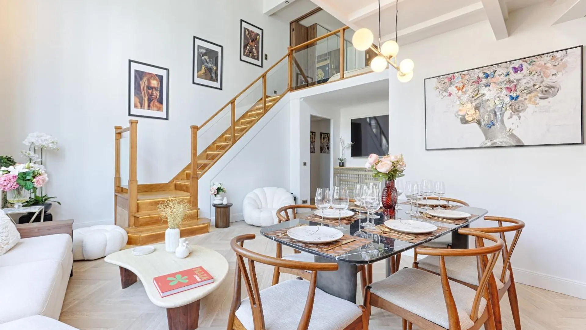 Appartement Duplex A Deux Pas Des Champs Elysee Paris
