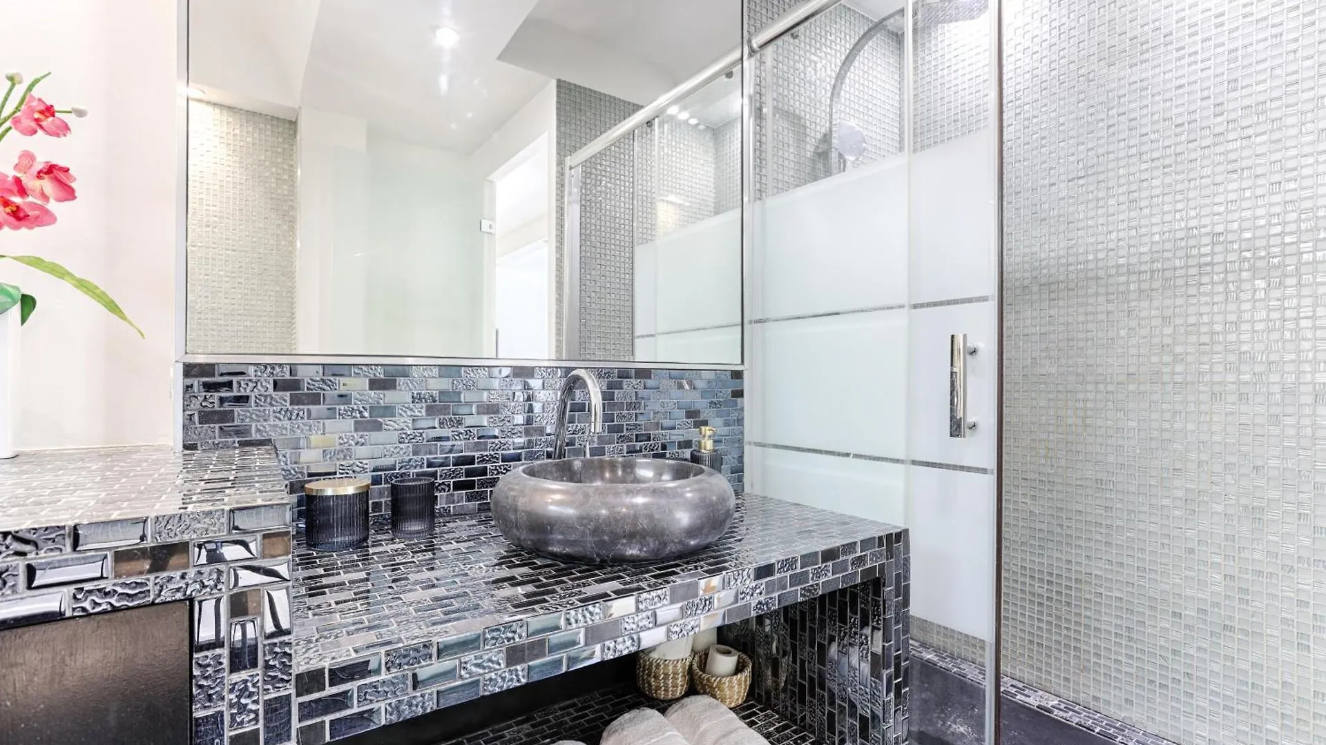 Duplex A Deux Pas Des Champs Elysee Parigi Appartamento
